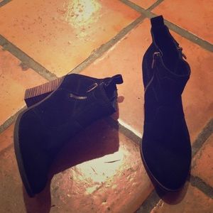 Lucky Brand size 8 1/2 black suede booties.